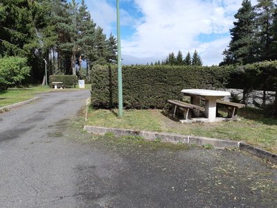 Aire de pique-nique entre le bourg d'Usson-en-Forez et Pontempeyrat