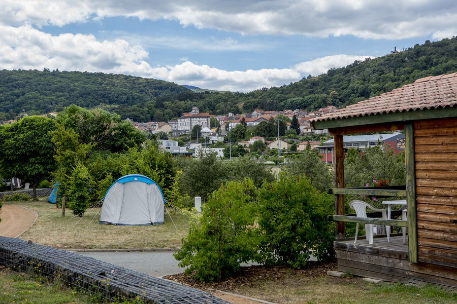 https://www.camping-volvic.com/5/locations-puy-de-dome
