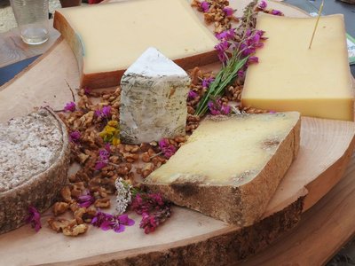 Plateau de fromages du pays de l'Auberge de Bellecombe