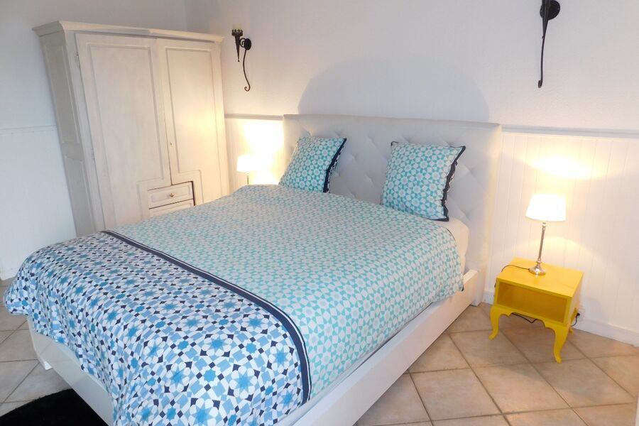 lamaisonxv@gmail.com