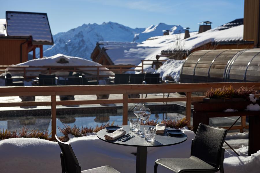 Ferme d'Hubert - terrasse hiver - hôtel Grandes Rousses - Alpe d'Huez (3).jpg