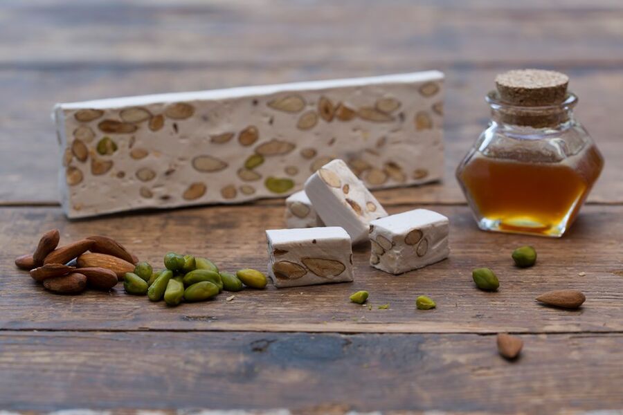 Nougat blanc artisanal à base de miel de forêt