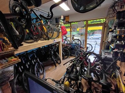 magasin bien fourni en vélos à vendre