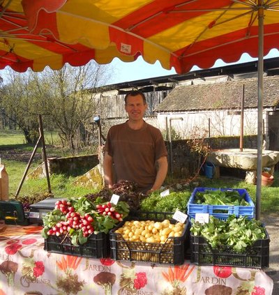 Etal du marché tous les samedis matins Ferme Jean-Michel Guicherd à Avressieux