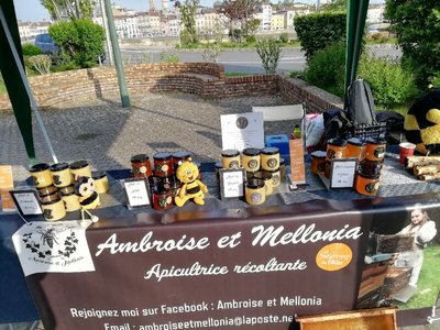 Stand des produits apicoles Ambroise et Mellonia