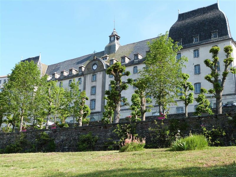 HOTEL LES PLANCHETTES-ST-FLOUR 1