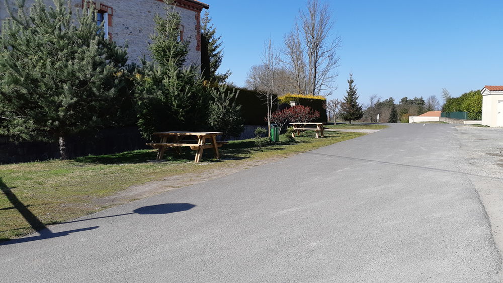 Aire de pique-nique Périgneux Gare - Aventure du Rail