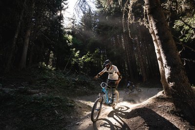 Trott' de descente dans la forêt de Méribel