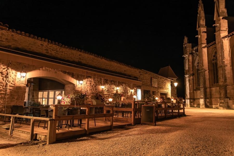 La Grande terrasse panoramique avec vue sur l'église