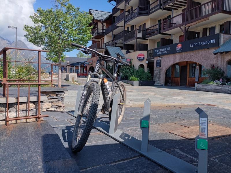 Rack à vélo - place principale deVillard Reculas