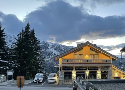 Outside Avalanche Ski