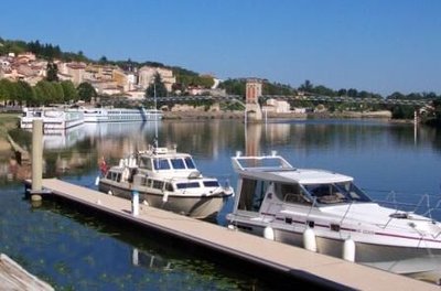 Halte fluviale à Trévoux