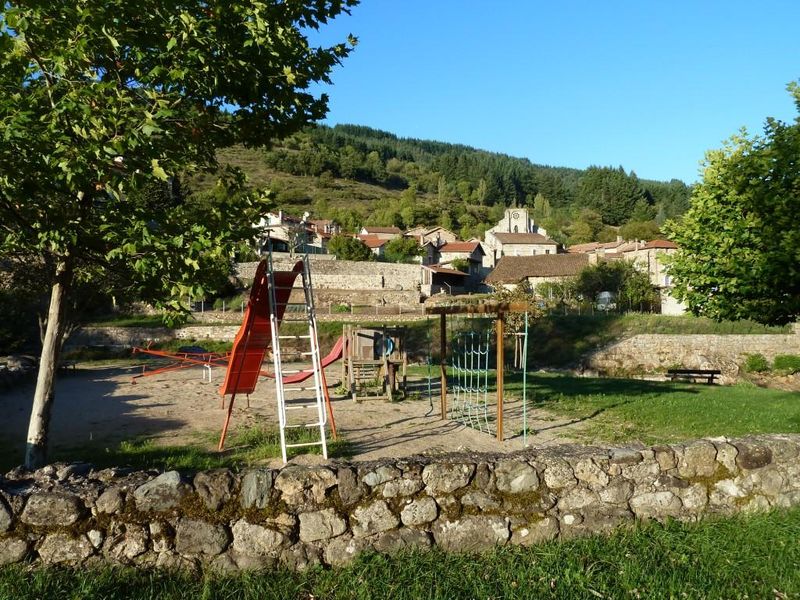 Aire de jeux et de pique nique au Plan d'eau