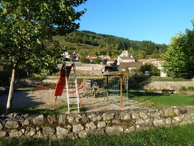 Aire de jeux et de pique nique au Plan d'eau