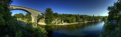 Rivière au pied du camping