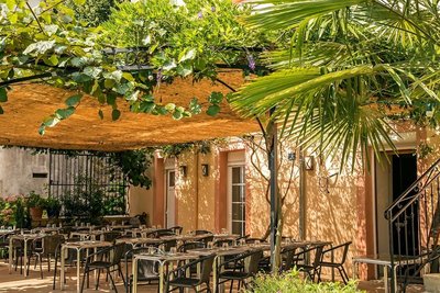 Terrasse coté canal