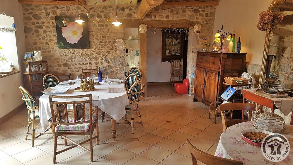 Chambres d'Hôtes "Chantemerle en Morne" à Beaujeu dans le Beaujolais - Rhône : Séjour réservé aux hôtes.