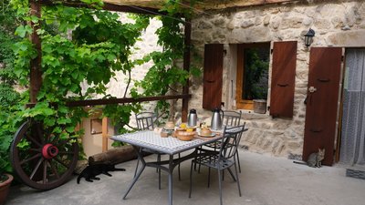 Petit déjeuner en terrasse