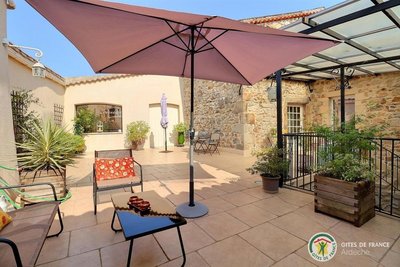 Belle maison d'hôtes au coeur du village avec terrasse sans vis à vis