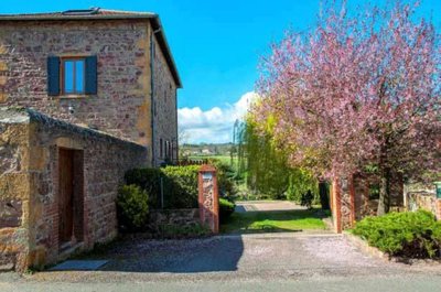 Entrée principale / parking