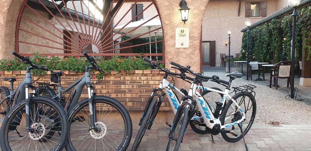 location de vélos à assistance électrique à l'Hôtel les 10 crus à Corcelles