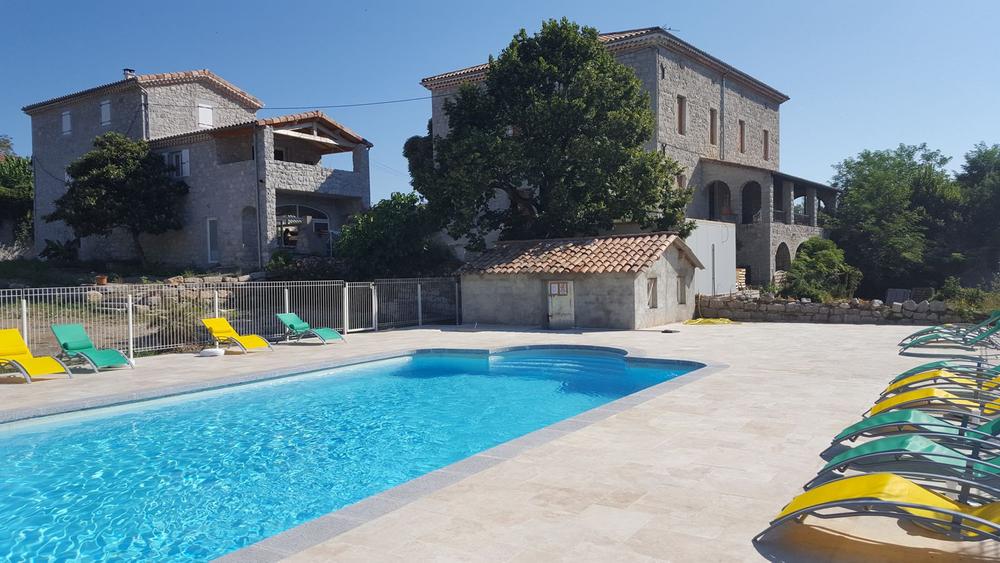 Piscine à partager
