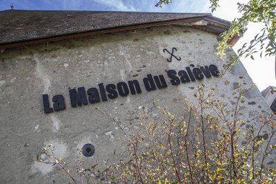 La Ferme de Mikerne, une ancienne ferme datant du XVIIIème siècle