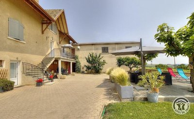 Chambres d'Hôtes "Au Domaine de Robert" à Fleurie dans le Beaujolais des crus, au coeur des vignes et proche du village - [...]