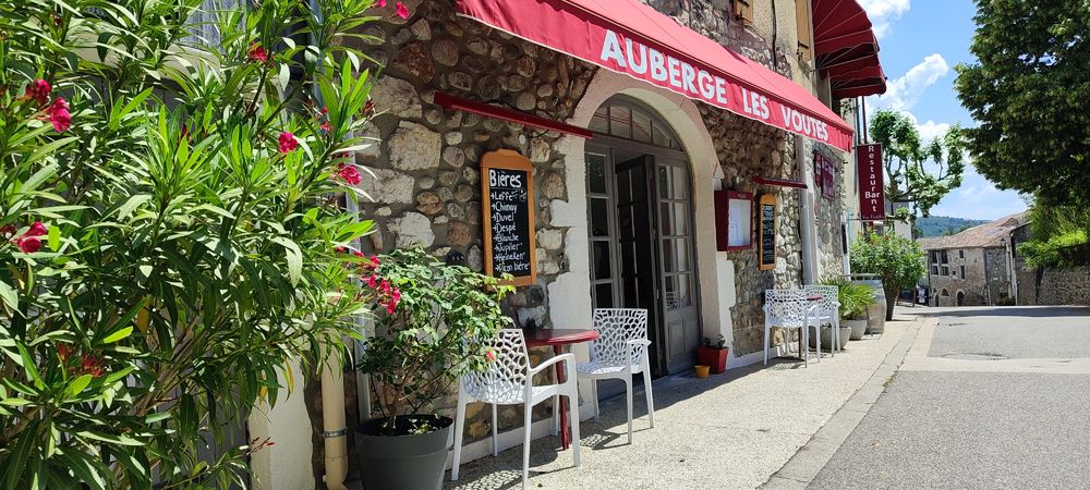 Auberge Les Voûtes - Hôtel Restaurant Lanas