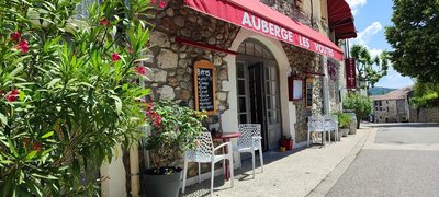 Auberge Les Voûtes - Hôtel Restaurant Lanas