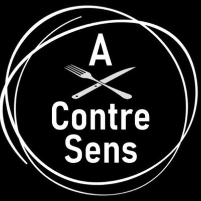 A contre sens logo fond noir