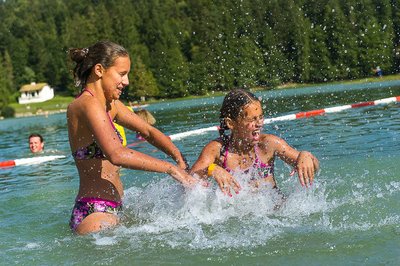 Baignade au lac Genin - Charix