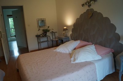 chambre familiale avec un grand volume
