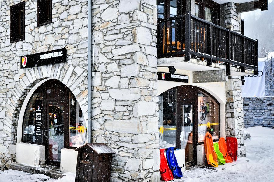 Val Village - Photo 1 - Façade.jpg