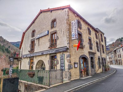 Hôtel-restaurant Les Voyageurs - Ferrières Saint-Mary