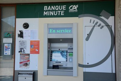 Distributeur automatique de billet de banque à Lans en Vercors