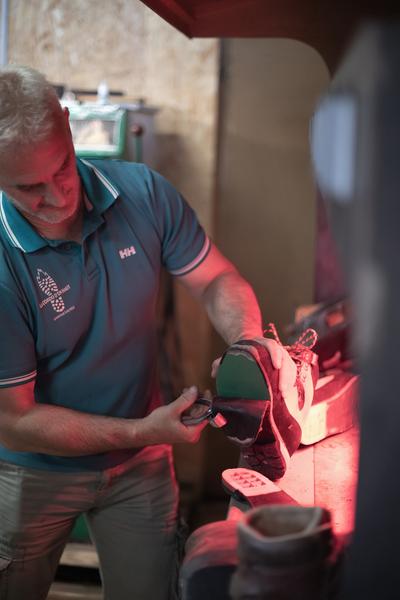 démontage d'une semelle de chaussure