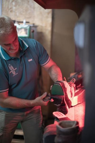 démontage d'une semelle de chaussure
