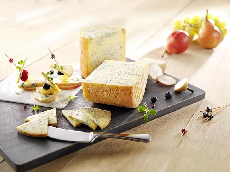 FOURME DE MONTBRISON A L APERO.jpg