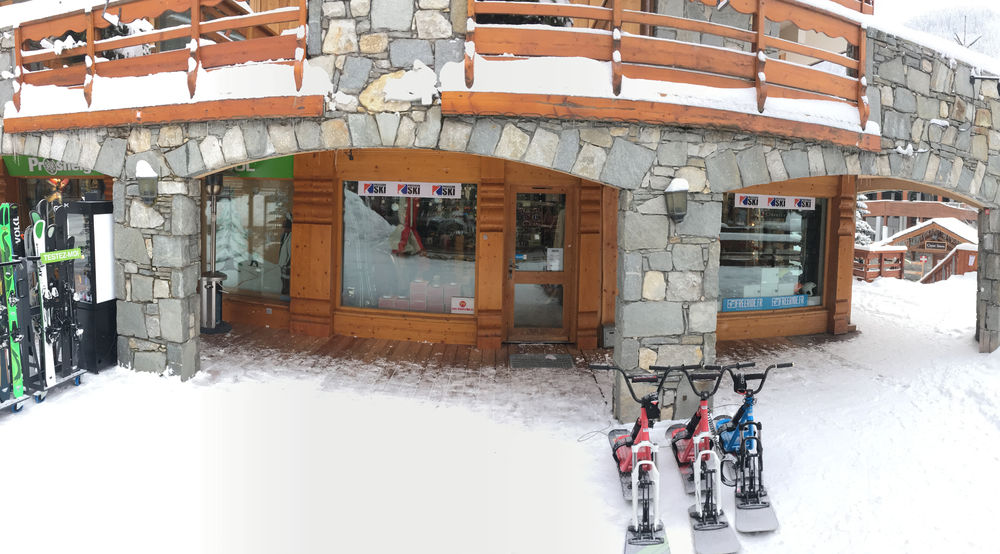 Façade Precision Ski Meribel - Oakley La Chaudanne