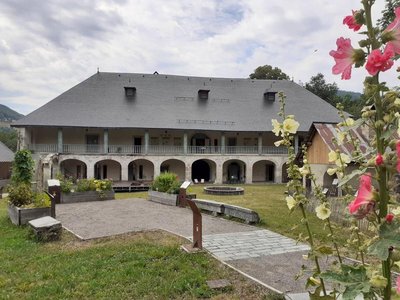 La cour de la Chartreuse d'Aillon