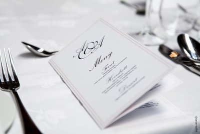 Une carte est posée sur la table