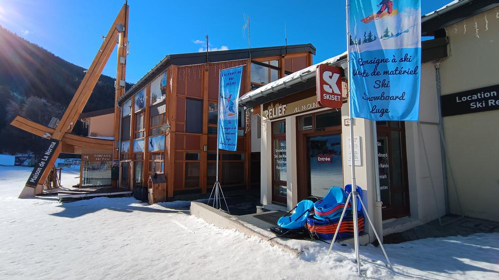 L'entrée à côté de l'Office de Tourisme