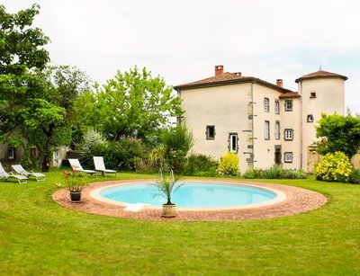 Vue extérieure sur le Clos et la piscine