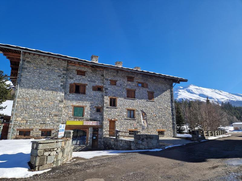 Le bâtiment de l'extérieur