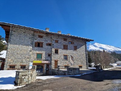 Le bâtiment de l'extérieur
