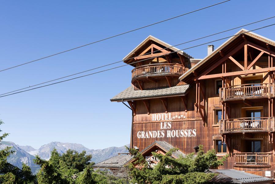 Grandes Rousses Hotel & Spa façade été