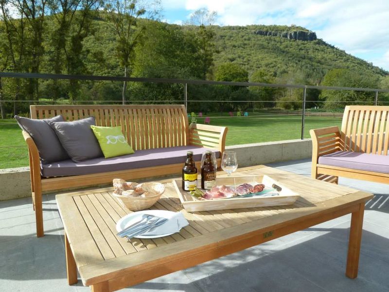 hotel la colombiere massiac cantal auvergne jardin (1)