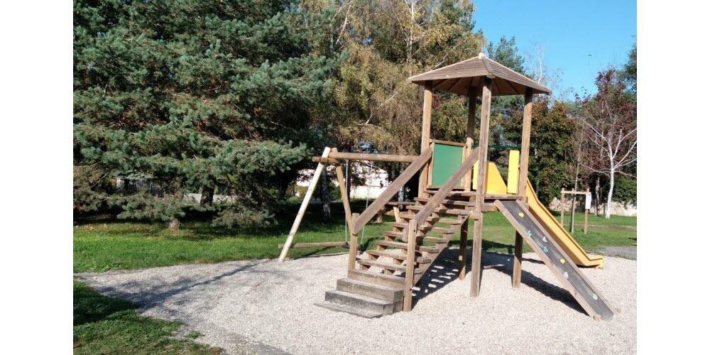 Aire de pique-nique et aire de jeux - Espace Charlie_Saint-Marcellin-en-Forez