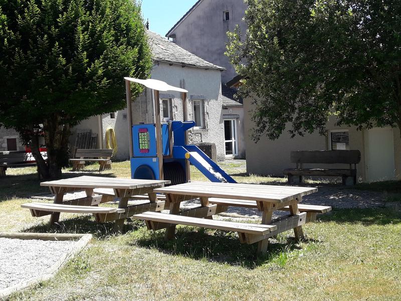 Aire de jeux et de pique-nique_Chenereilles